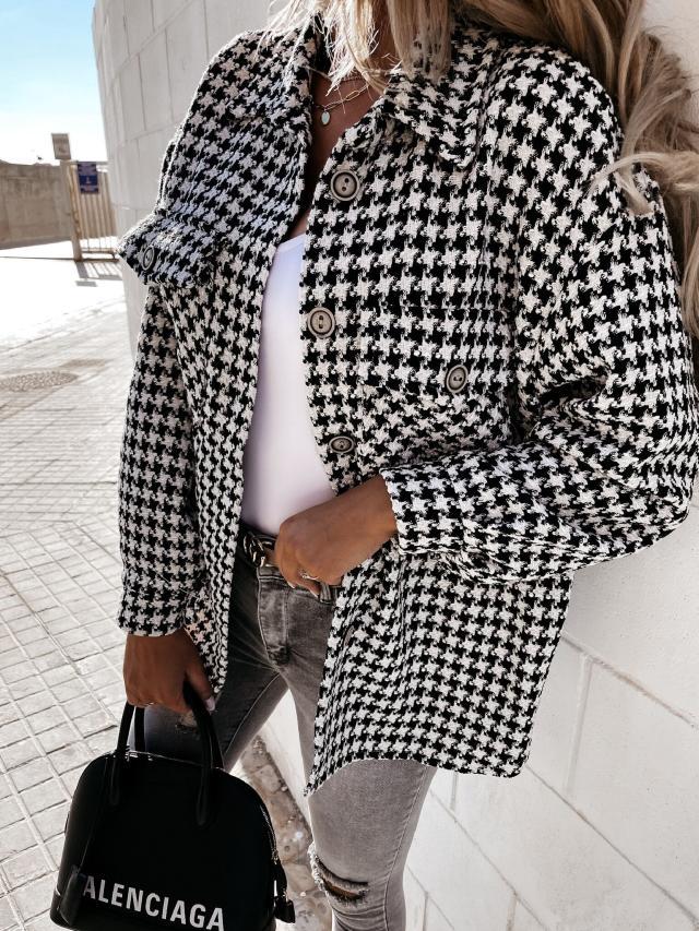 Veste utilitaire pour femmes avec deux poches poitrine et design structuré Chic & Stil