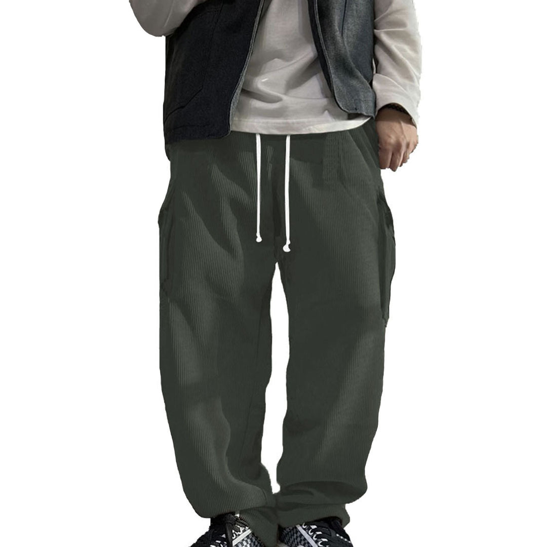 Versatile cargo pants for men with elastic waist and practical pockets Lune London