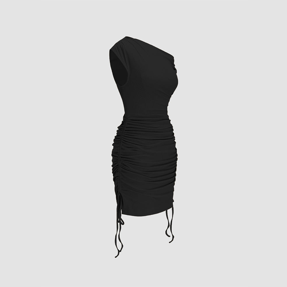 Robe ajustée femme avec encolure asymétrique et détails volants Chic & Stil