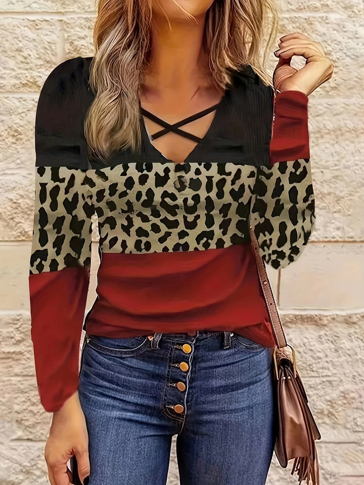 Casual long-sleeve shirt for women with a trendy leopard print and a refined V-neck Lune London
