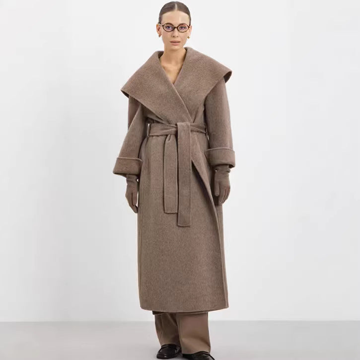 Manteau élégant pour femmes avec larges revers et ceinture à la taille Chic & Stil