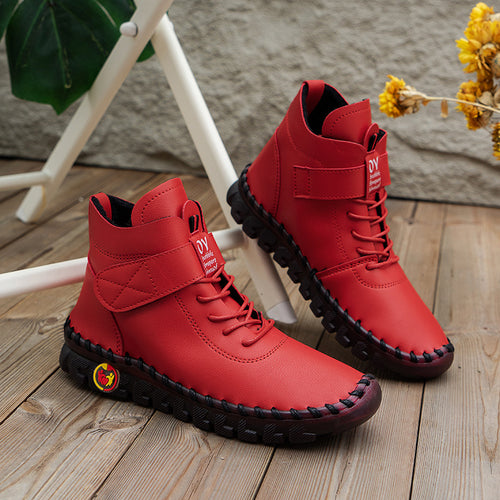 Women's winter boots with adjustable velcro closure and sturdy profile Amarae