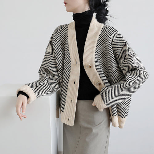 Gilet à la mode pour femmes avec motif en zigzag et boutons élégants Chic & Stil