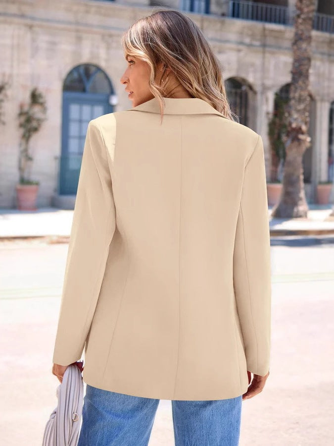 Women Elegant Blazer with modern cut lines and practical pockets Lune London
