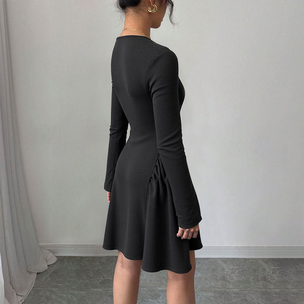 Robe femme longueur genou avec des détails de volants sophistiqués et une coupe ajustée Chic & Stil
