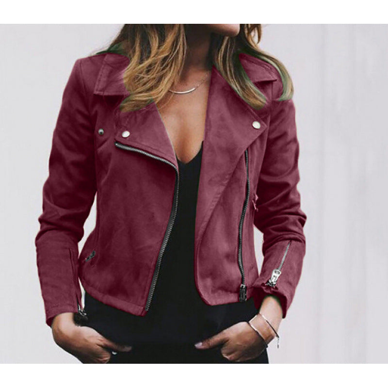 Veste de biker pour femmes avec une coupe moderne et un matériau extérieur lisse Chic & Stil
