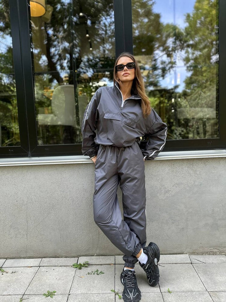 Ladies functional sports suit with high collar and elastic cuffs Lune London