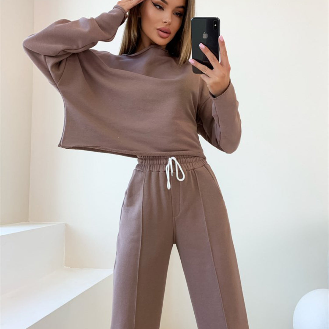 Lune London casual cropped sweatshirt and loose sweatpants set for women