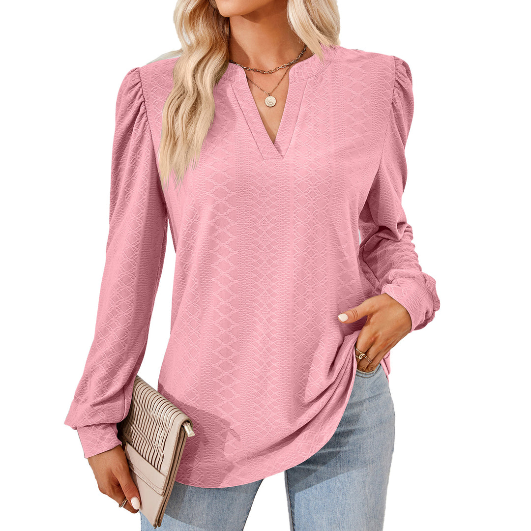 Women's shirt with elegant V-neck and structured pattern Lune London