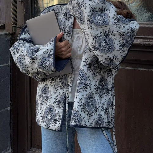 Robe de chambre élégante pour femmes avec motif floral et taille Chic & Stil
