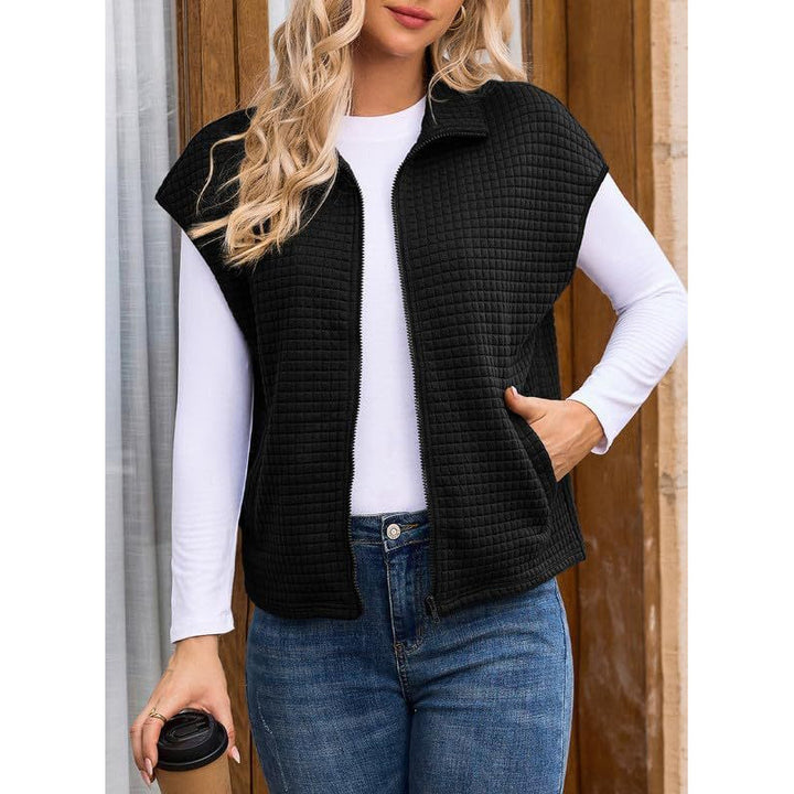 Modern women's quilted jacket with zipper and practical pockets Lune London