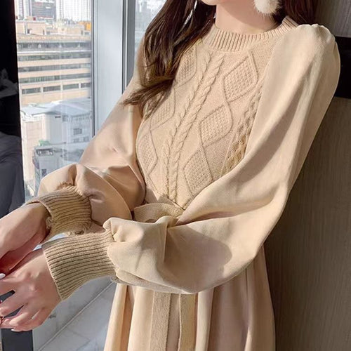 Robe tricotée pour femmes avec des manches volumineuses et un haut structuré Chic & Stil