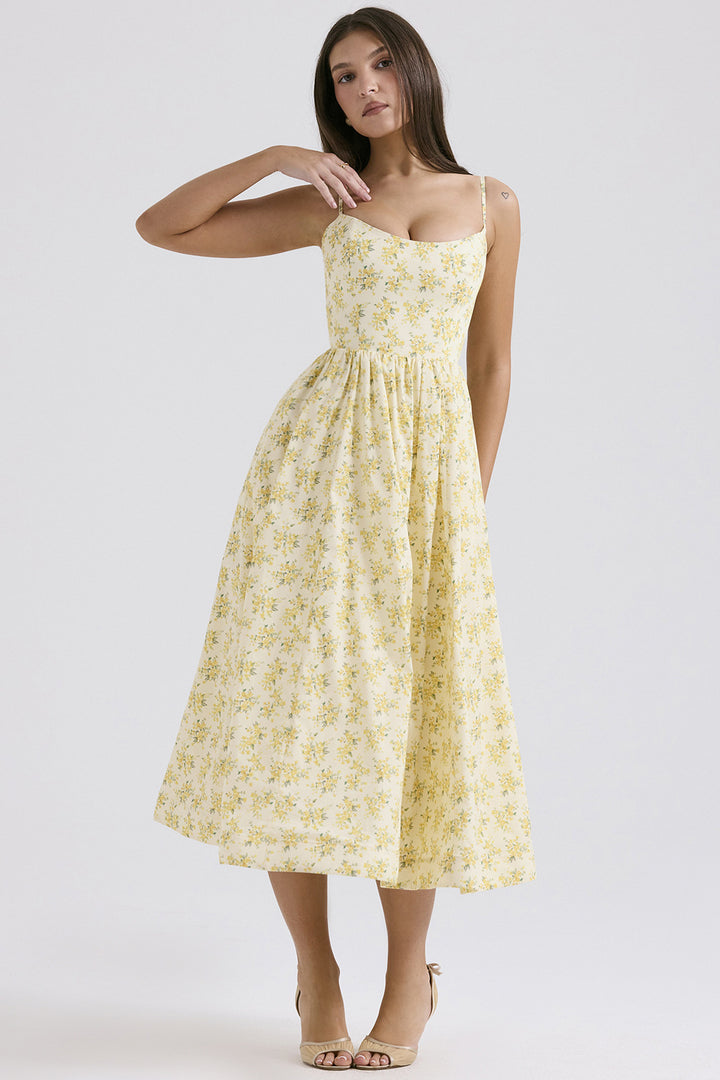 Maxi dresses for women with floral pattern and elegant, flowing silhouette Chic & Stil