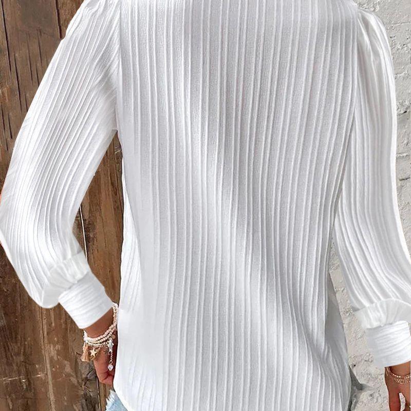 Shirt for women with a refined pleated design and elegant lace accents Lune London