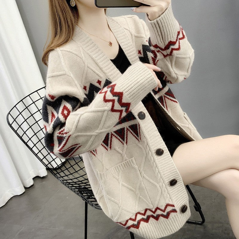 Thick knit cardigan for women with a modern pattern and practical pockets Lune London