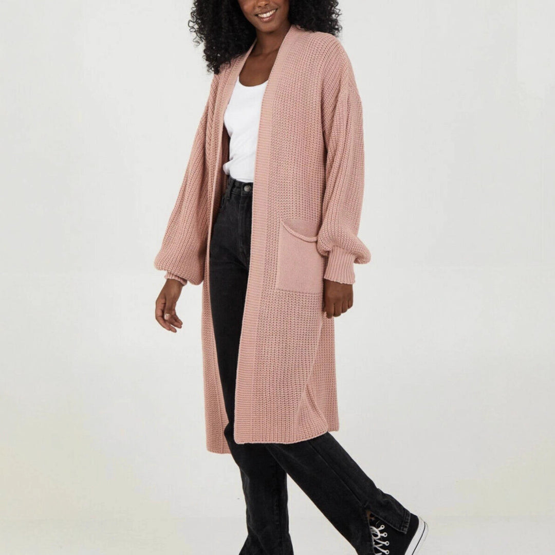 Plus size knitted cardigan for women with voluminous sleeves and an opening at the front Lune Londonl