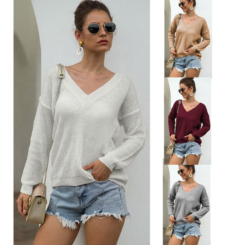 Casual knit sweater for women with a deep V-neck and a textured surface Lune London