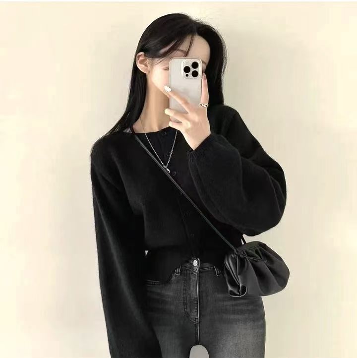 Pull cropped femme avec des détails de boutons et des manches surdimensionnées Chic & Stil