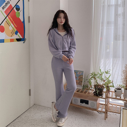 Ensemble de loungewear décontracté pour femmes avec sweat à capuche court et jambes larges Chic & Stil