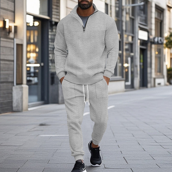 Men's fleece sports outfit with half-zip and practical pockets Lune London