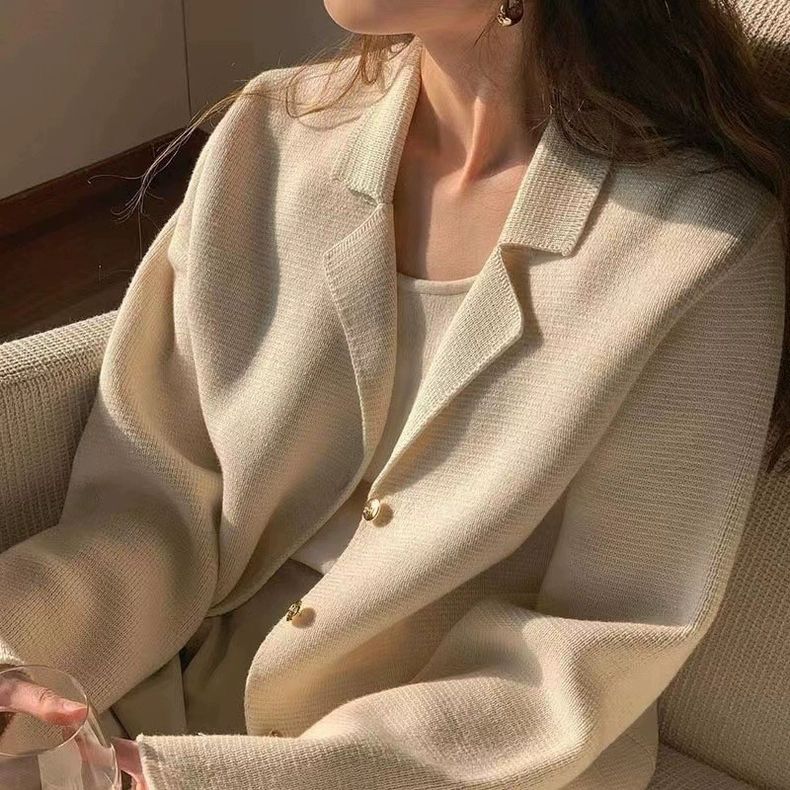 Veste Boucle Élégante pour Femmes avec Boutons Dorés Chic & Stil