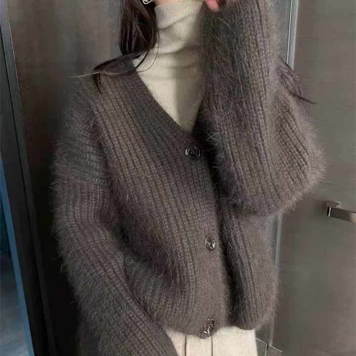 Cardigan tricoté confortable pour femmes avec un matériau exceptionnellement doux et une fermeture à boutons pratique Chic & Stil