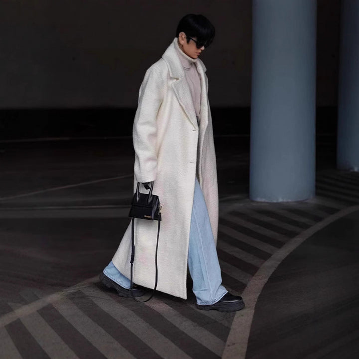 Luxurious wool coat for women with a textured design and a classic collar Amarae