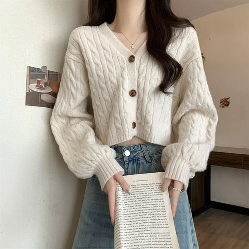 Cardigan court pour femmes avec des manches larges et détail de bouton Chic & Stil