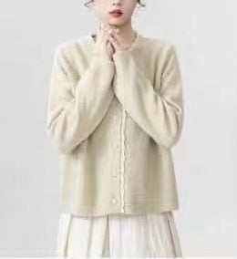 Cardigan femme avec dentelle et magnifiques boutons en perles Chic & Stil