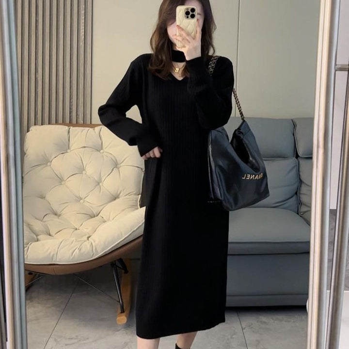 Robe en maille pour femmes avec décolleté en V profond et design en côtes texturées Chic & Stil