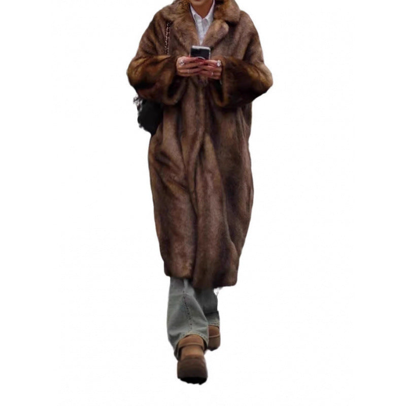 Women Luxurious Faux Fur Coat with Large Lapels and Soft Lining Lune London