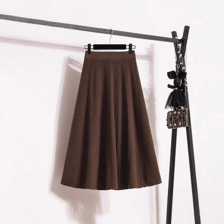 Pleated midi skirt for women with elastic waistband and beautiful texture Lune London