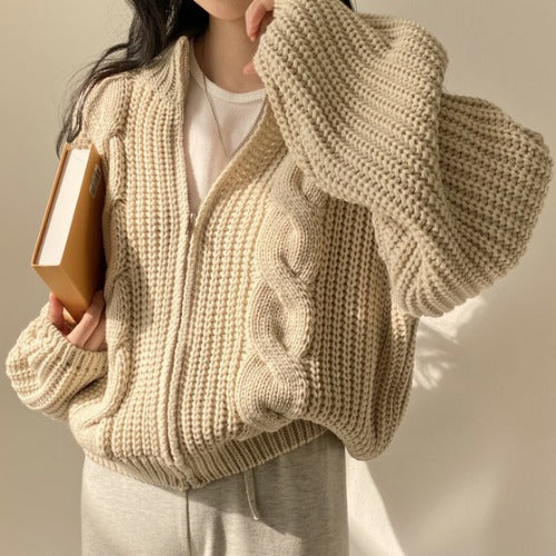 Cardigan confortable pour femme avec des manches volumineuses et un design moderne Chic & Stil