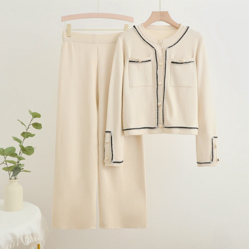 Elegant set for women composed of a structured blazer and wide-leg trousers Lune London