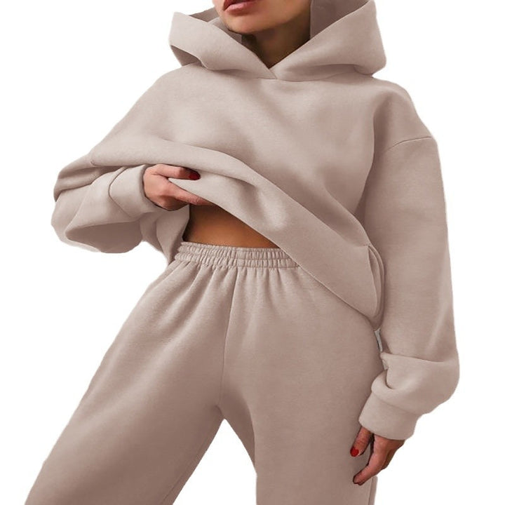 Sporty loungewear set for women with oversized hoodie and comfortable jogger pants Lune London