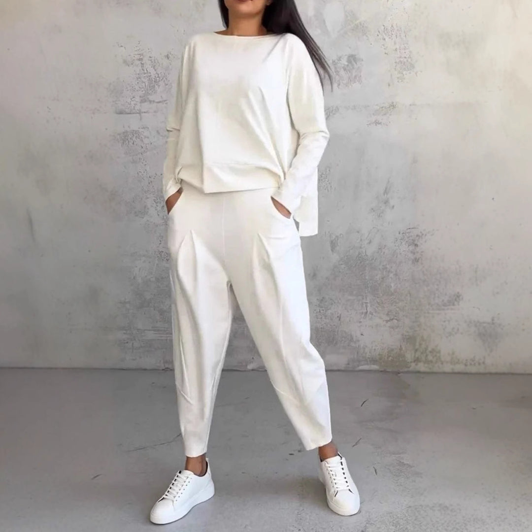 Women Comfortable leisure set with loose fit and pockets Lune London