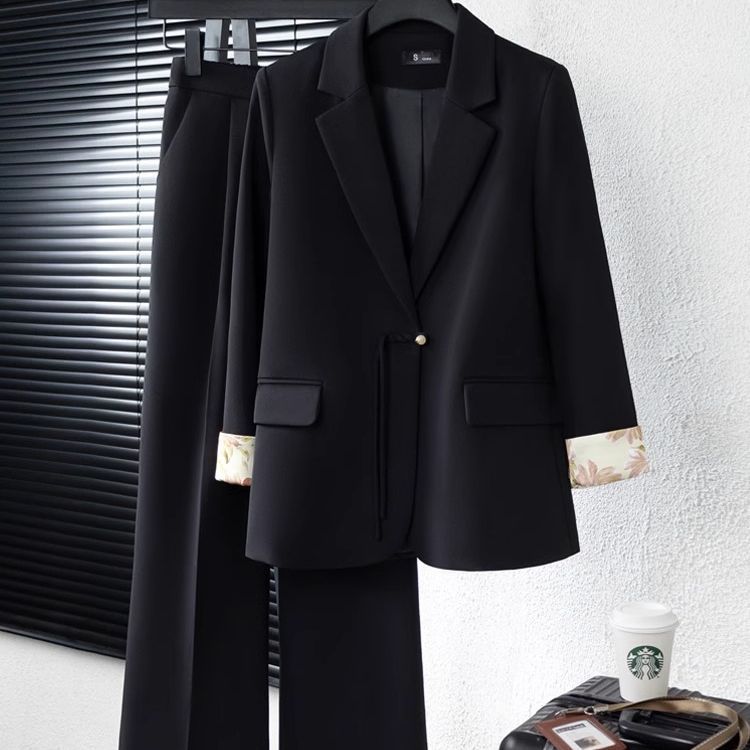 Ensemble blazer élégant pour femmes avec doublure florale Chic & Stil