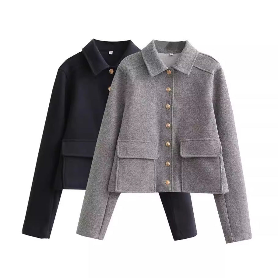 Trendy short jacket for women in structured wool material with practical flap pockets Lune London