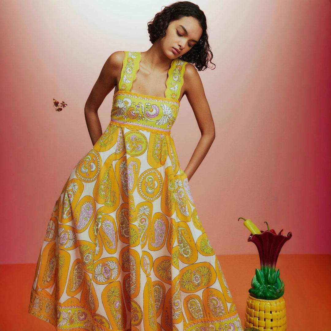 Maxi dress for women with floral pattern and chic ruffled design Chic & Stil
