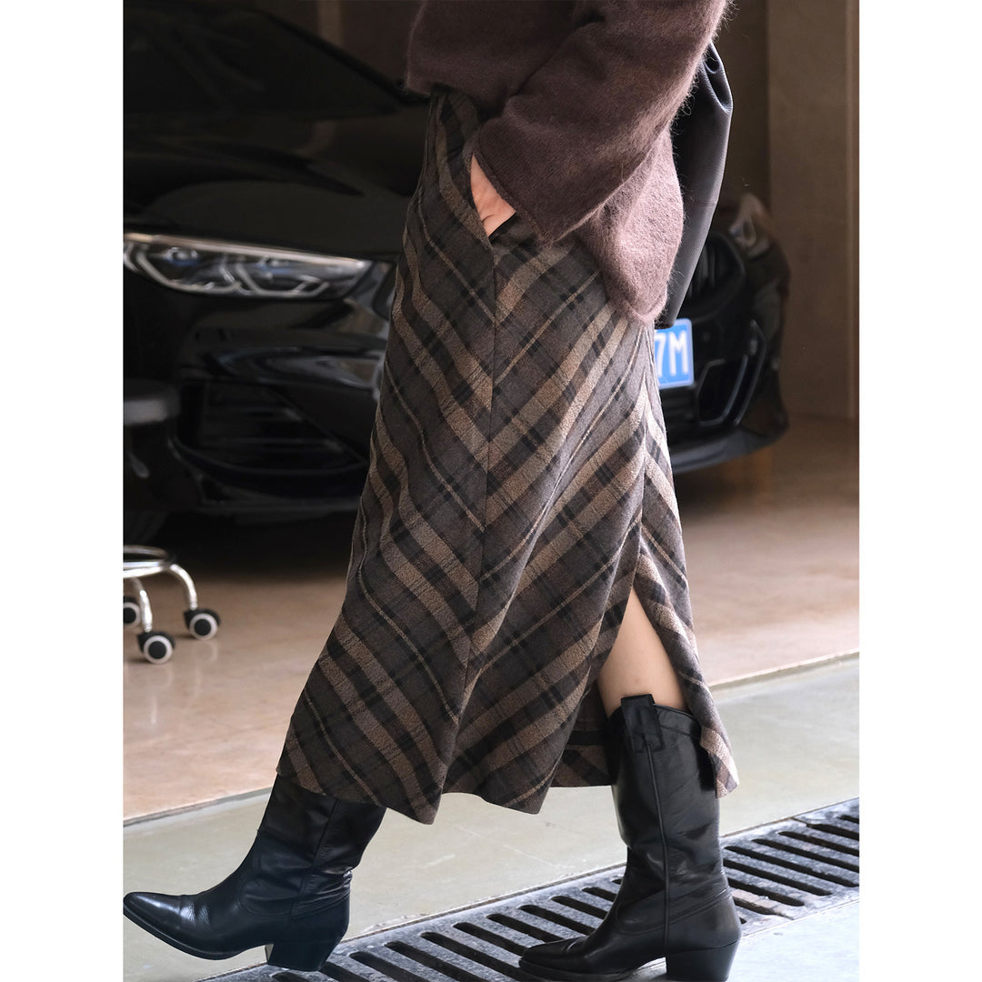 Women High-waisted Midi Skirt made of Wool Blend with Diagonal Check Structure and Front Slit Amarae