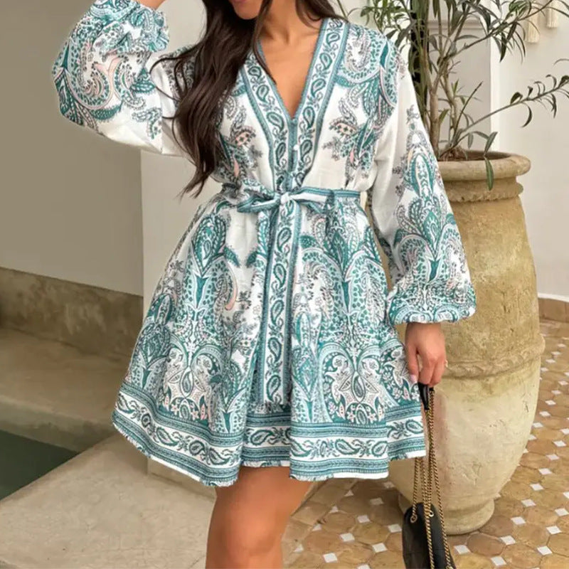 Robe enveloppante à manches longues et ceinture de taille en motif paisley vert émeraude pour femmes Chic & Stil