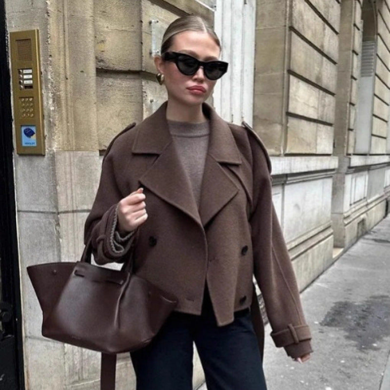 Elegant trench coat for women with adjustable belt and stylish buttons Lune London