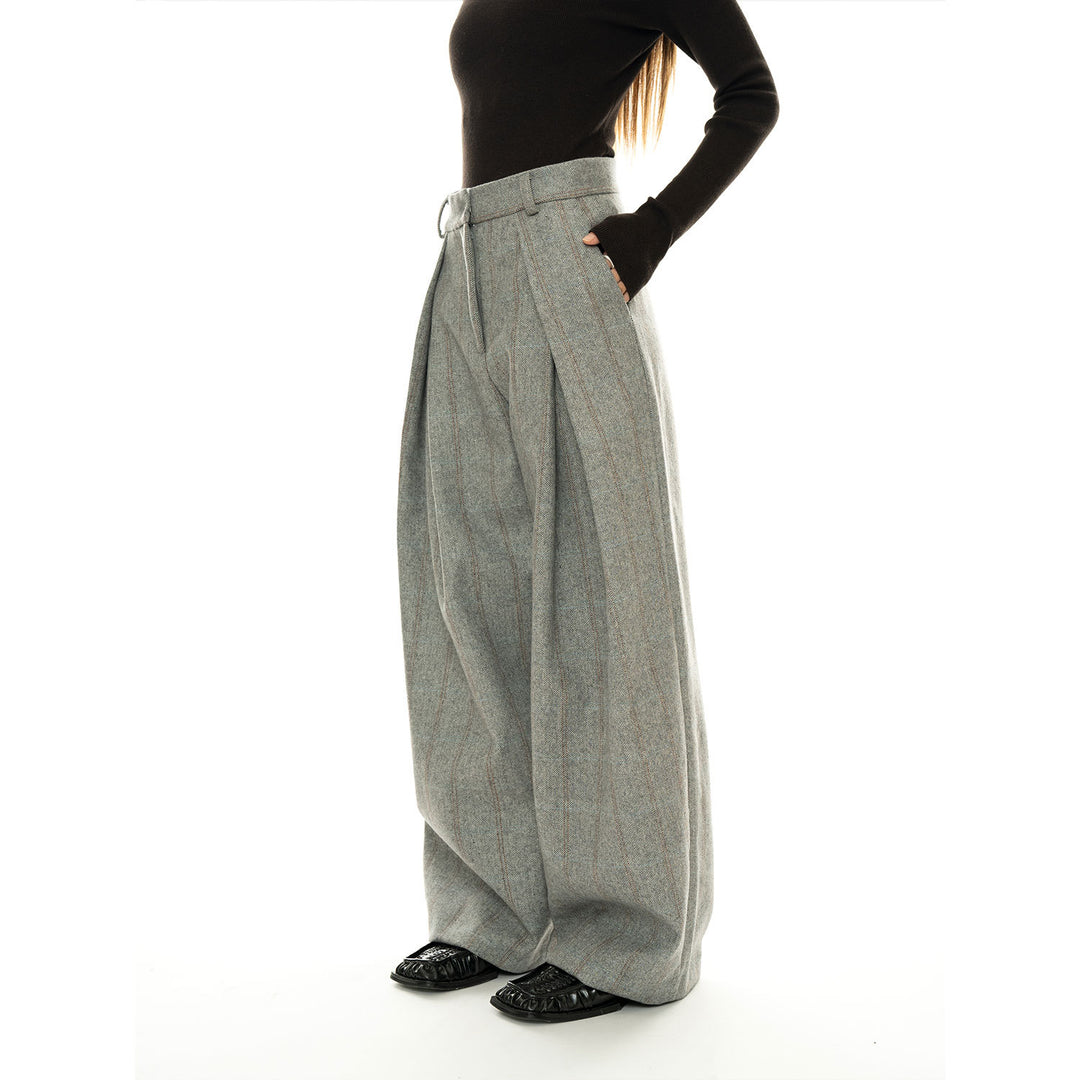 Women's Wide High-Waisted Pleated Trousers made of Wool Blend with Deep Creases and Wide Leg Amarae