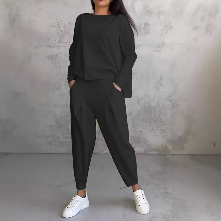 Women Comfortable leisure set with loose fit and pockets Lune London