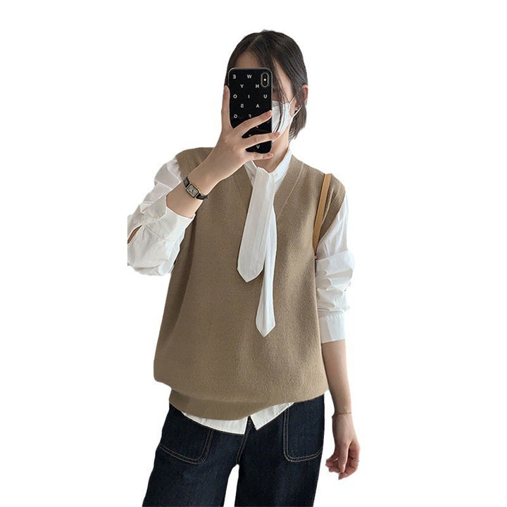 Gilet en tricot tendance pour femmes avec décolleté en V et boutons décoratifs Chic & Stil