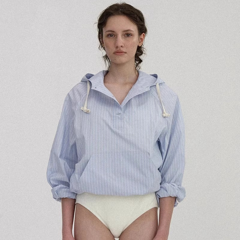 Blouse à capuche décontractée pour femmes avec coupe innovante Chic & Stil