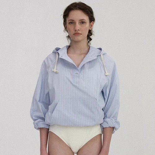 Blouse à capuche décontractée pour femmes avec coupe innovante Chic & Stil