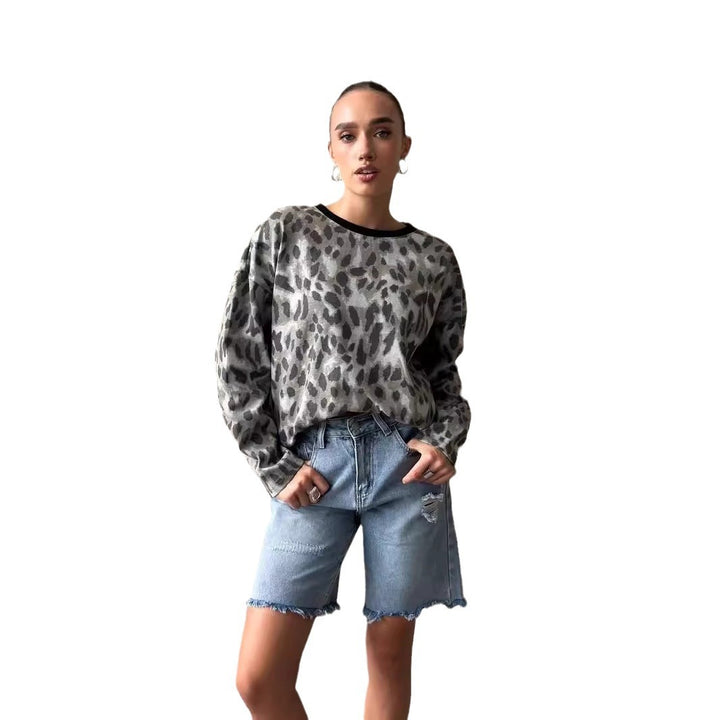 Casual women's sweatshirt with an exciting animal pattern Lune London
