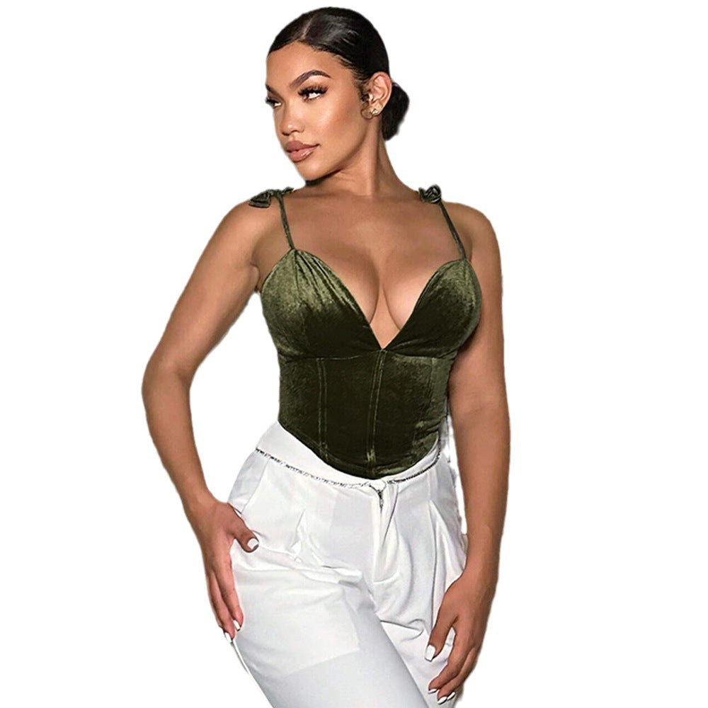 Top en velours élégant pour femmes avec décolleté en V profond et bretelles réglables Chic & Stil