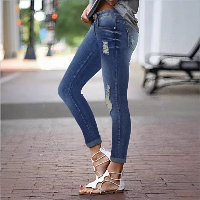 Women's Cropped Slim-Fit Denim Pants with mid-rise waist, cuffed hem and subtle used look Amarae